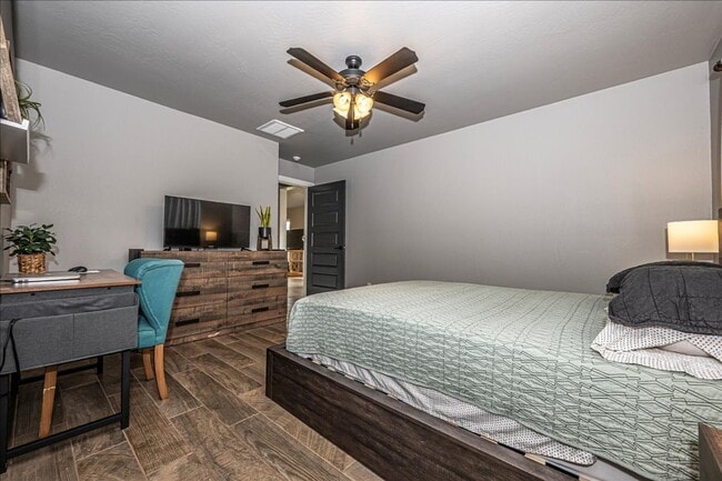 Building Photo - 10300 Glover River Dr