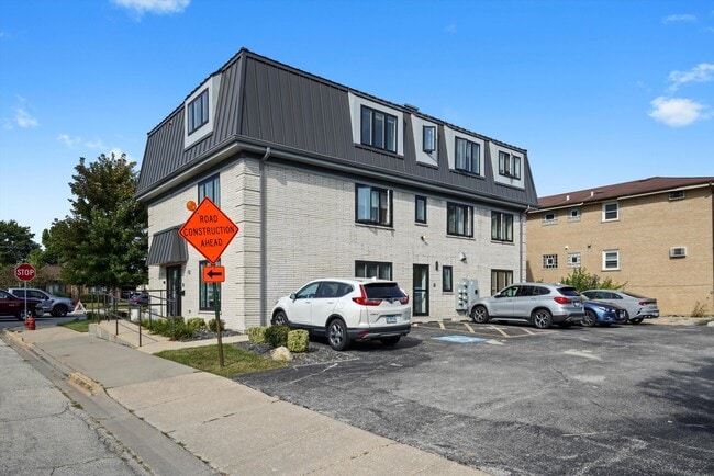 Building Photo - 6837 W 95th St