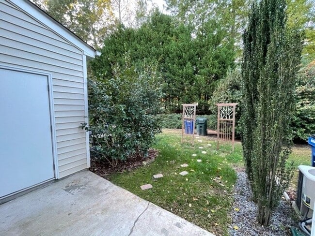 Building Photo - Prime North Raleigh Townhome with Dual Suites & Community Pool