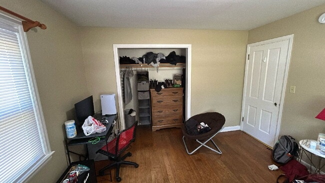 Building Photo - 3 Bedroom, 1 Bathroom Home in Third Ward with Large Yard, Garage, & Central Air