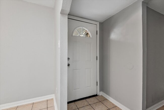 Building Photo - 1935 Barnsley Ln