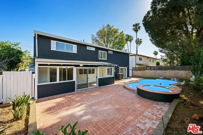 Building Photo - 6257 Lindley Ave