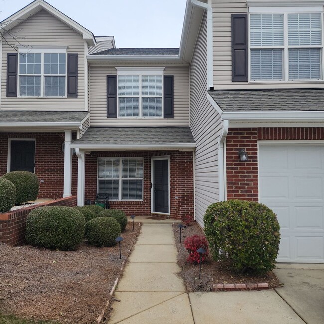 Building Photo - Inviting Townhome with 1 Car Garage In Gre...