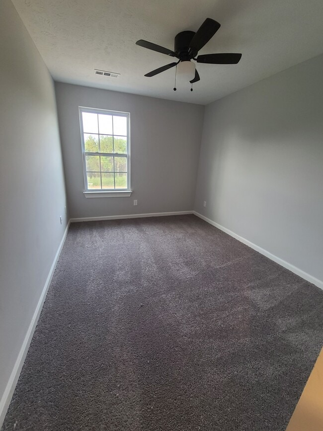 Building Photo - 607 Longfellow Ln