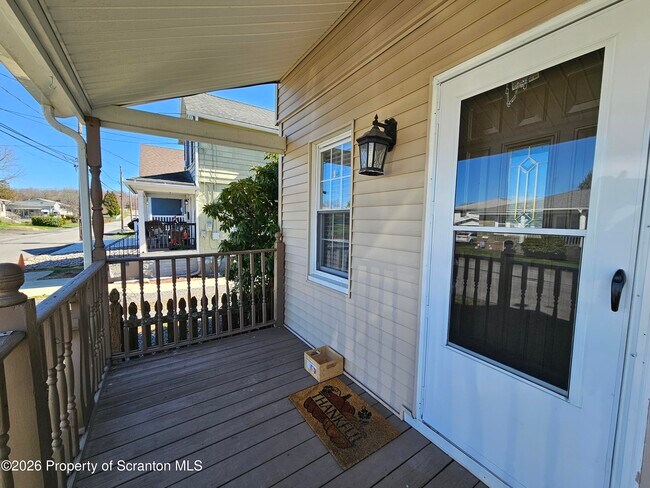 Building Photo - 806 Washington St