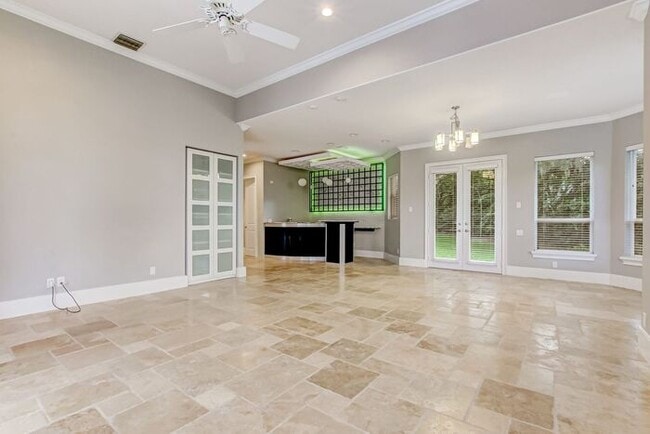 Building Photo - Stunning 5-Bedroom Pool Home on Nearly 2 A...