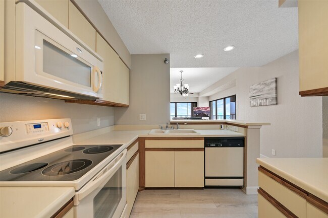 Building Photo - 7700 Seawall Blvd
