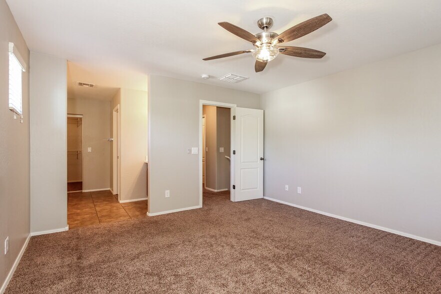 Building Photo - 10053 E Isleta Ave