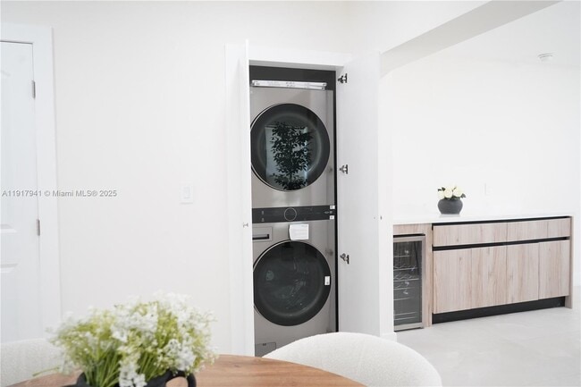 Building Photo - 6236 SW 11th St