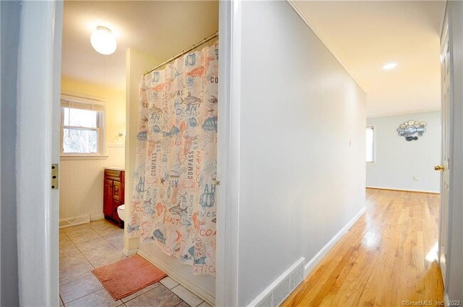 Building Photo - 44 Simsbury Manor Dr