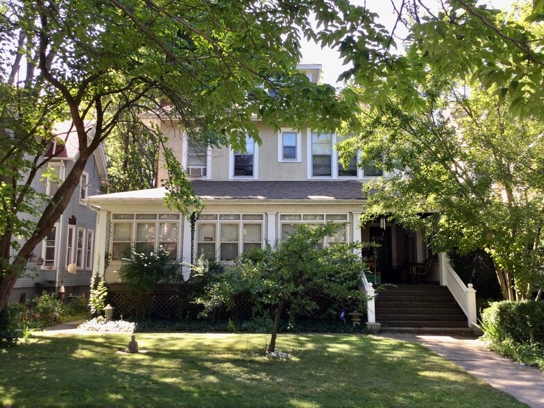 Building Photo - 1310 Hinman Ave
