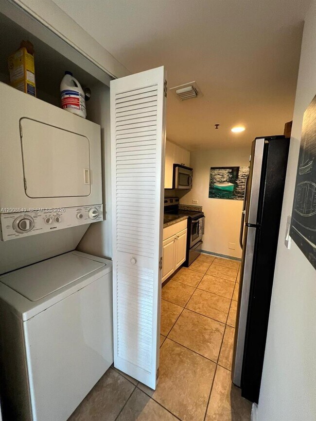 Building Photo - 227 Michigan Ave