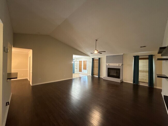 Building Photo - T.R. Lawing Realty Property