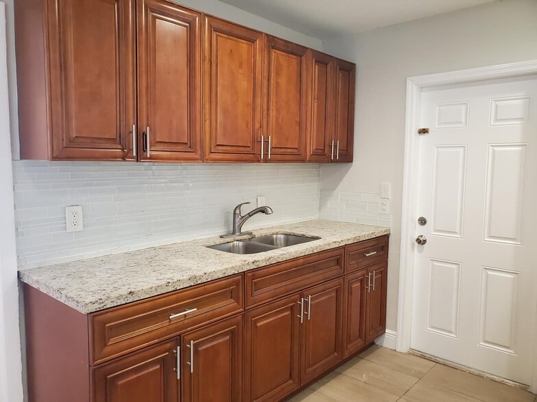 Kitchen - 107 sw 9th st