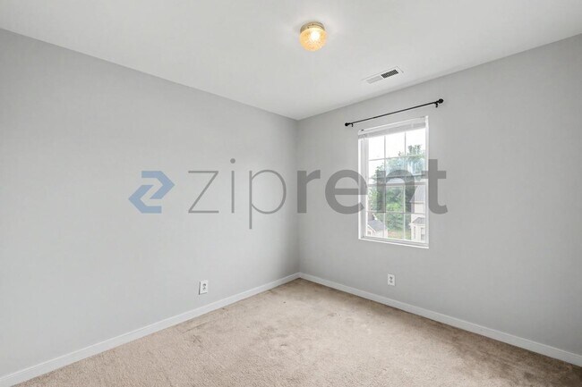 Building Photo - Unit