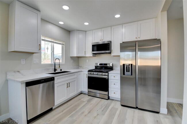 Building Photo - 4401 Vía Torino