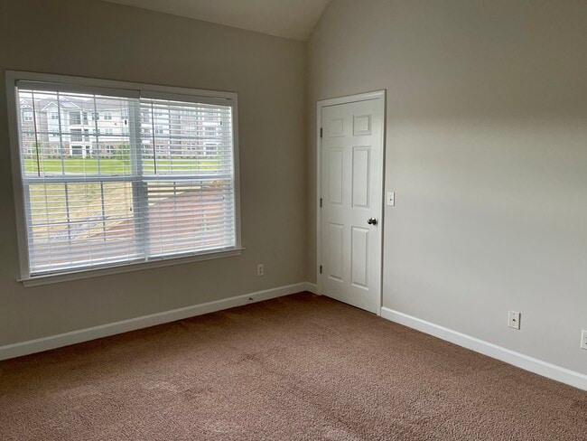 Building Photo - 1047 McKenna Dr