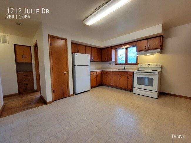 Building Photo - 1212 Julie Dr