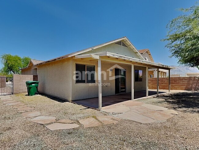 Building Photo - 2435 W Waterway Pl