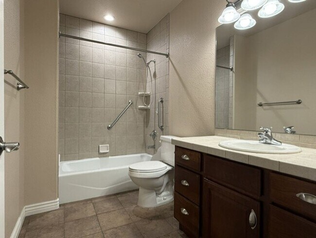 Building Photo - 400 Sterling Dr