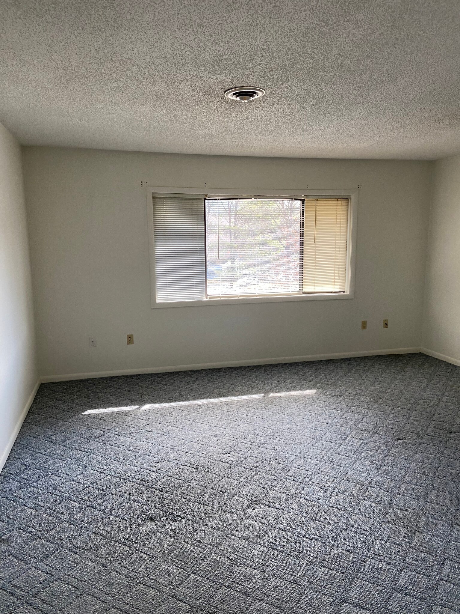 Building Photo - 356 Genesis Cir
