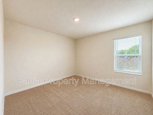 Building Photo - 869 Ambleside Dr