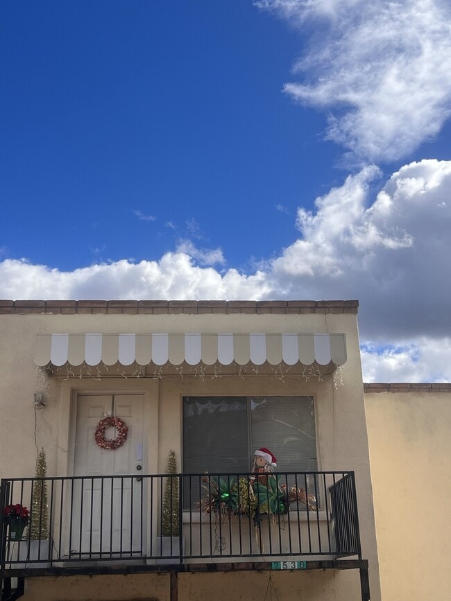 Primary Photo - 2536 N Corinthian Garden Dr