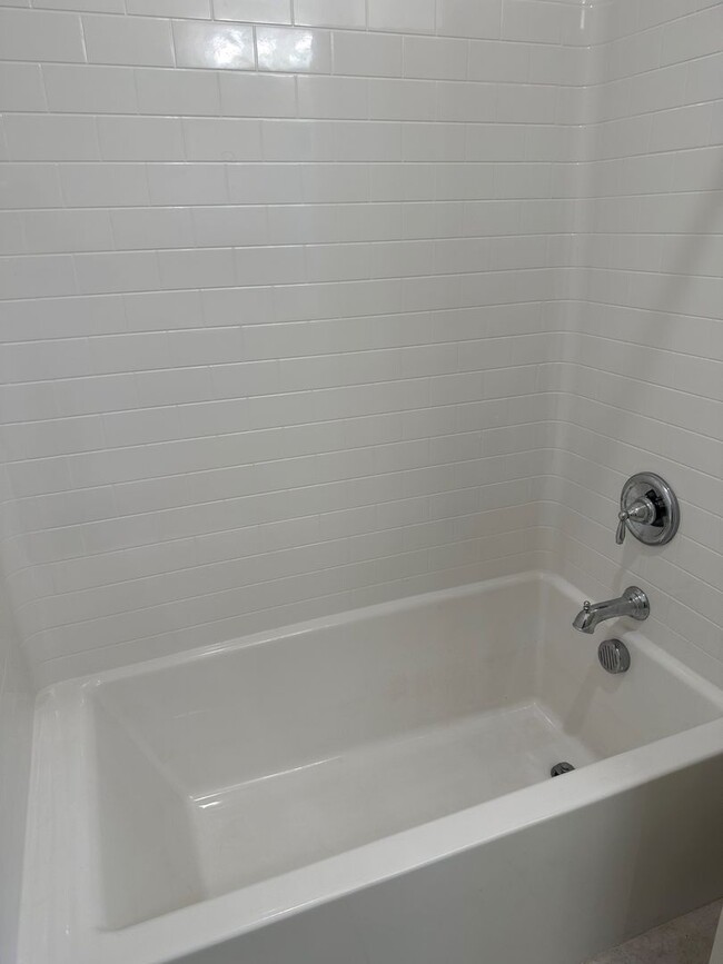 Building Photo - SMART Townhome 3bd 3ba Gated Community