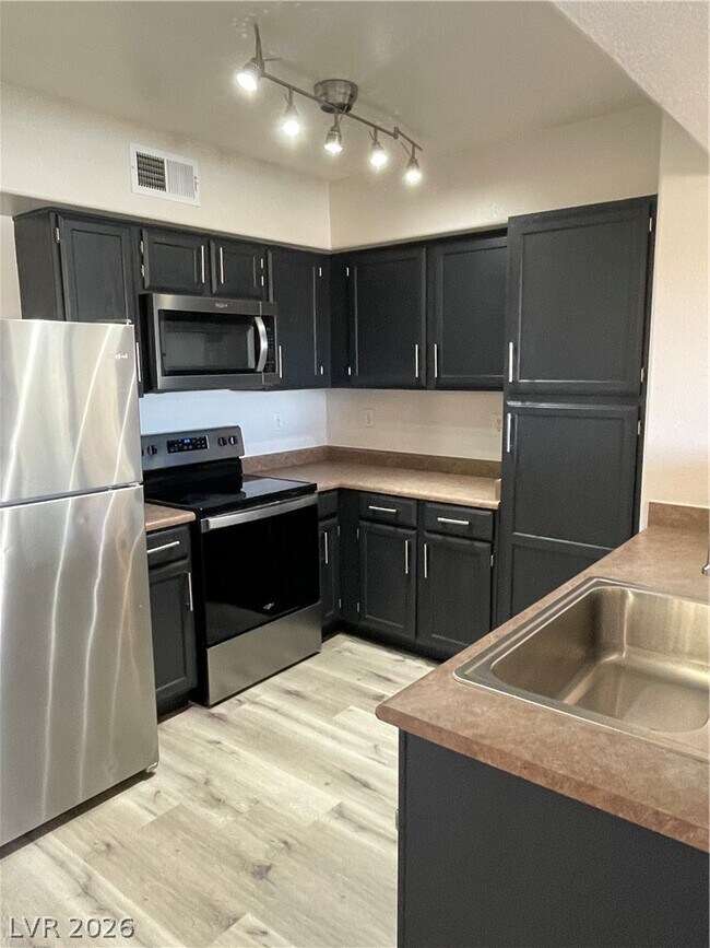 Building Photo - 7255 W Sunset Rd