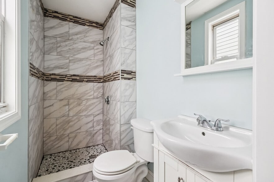 Building Photo - 62 Fuller St