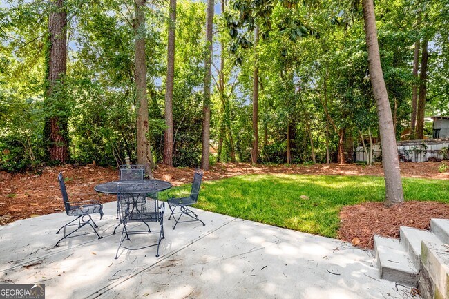 Building Photo - 2563 Beverly Hills Dr