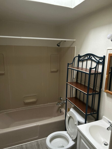 Building Photo - 1052 Fredonia Ct