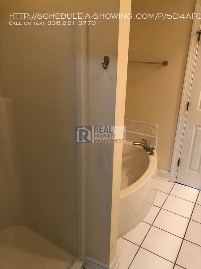Building Photo - Gorgeous 2 Story Townhome In Piedmont Trace