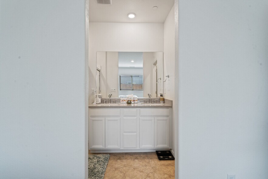 Building Photo - 3324 Pruett Dr