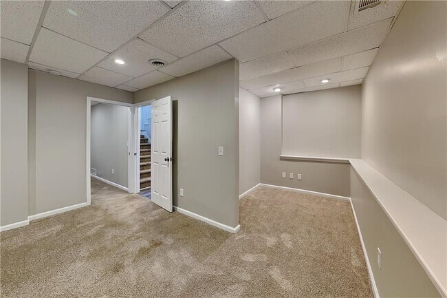 Building Photo - 300 Austin Dr
