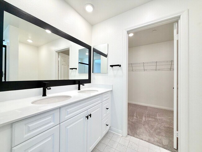 Building Photo - Move-In Ready 3 Bedroom 2.5 Bathroom Home with Loft, SOLAR & Modern Upgrades