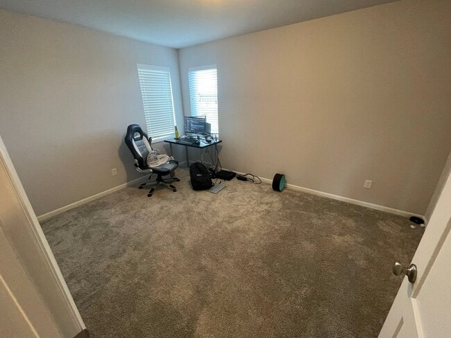 Building Photo - Newly built 2 bed / 2.5 bath townhouse in ...