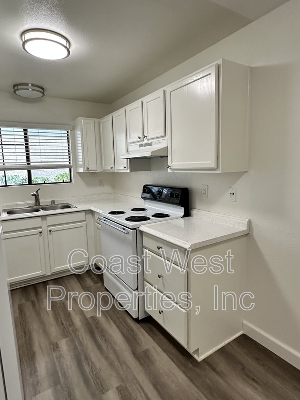 Building Photo - 382 Acacia Ave