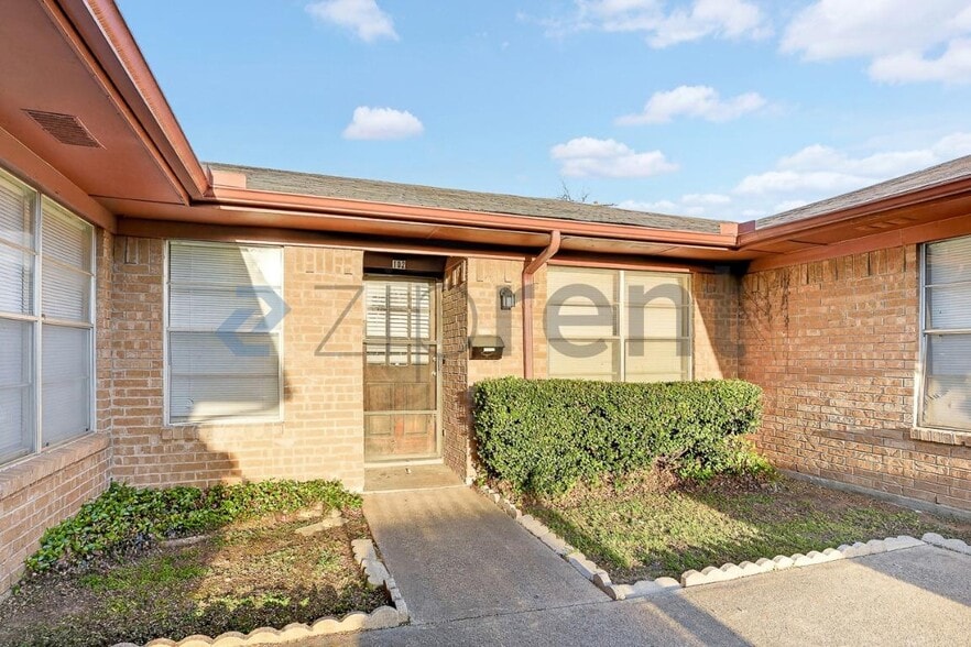 Building Photo - 3225 Crites St