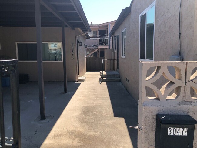 Building Photo - Studio in Central Point Loma