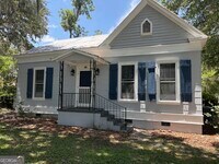 Building Photo - 504 N Maple St