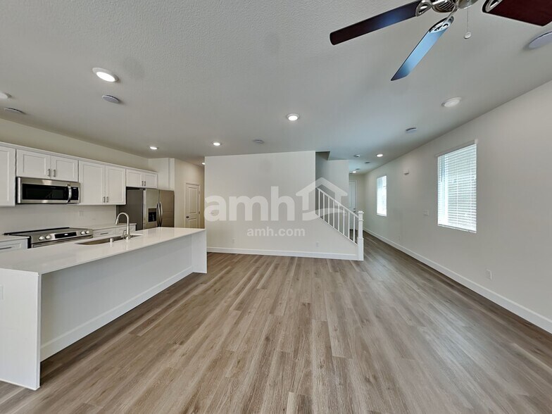 Building Photo - 10345 Medusita St