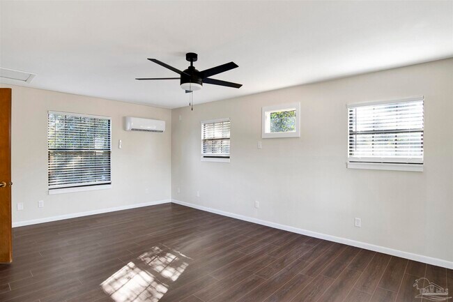 Building Photo - 525 Lakewood Rd