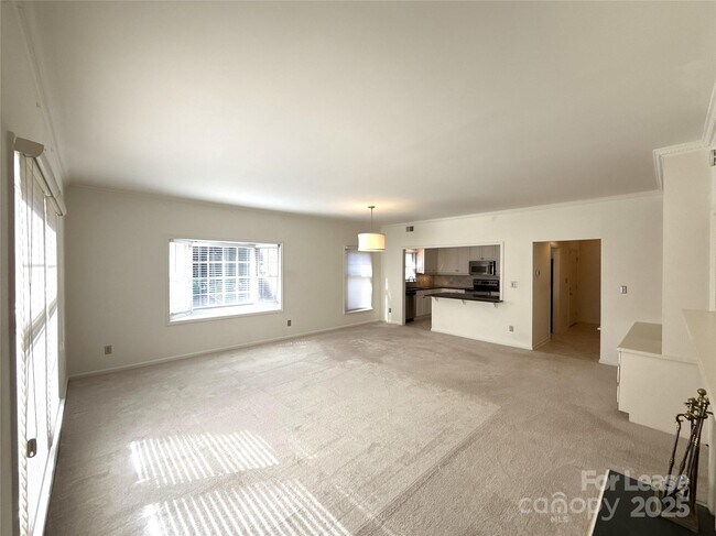 Building Photo - 1016 Queens Rd