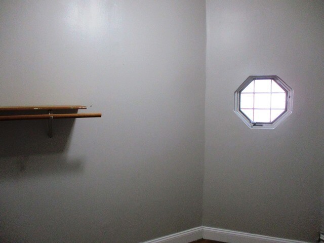 Building Photo - 534 W Grove St
