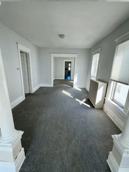 Building Photo - 1118 W 8th St