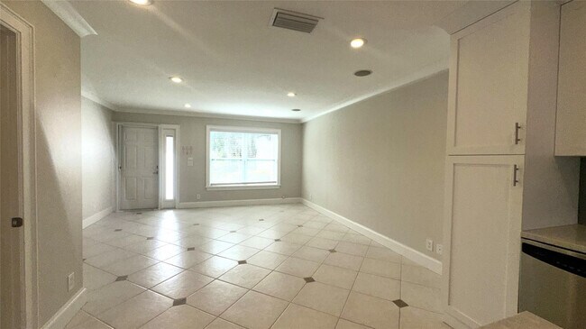 Building Photo - 1917 NE 3rd St