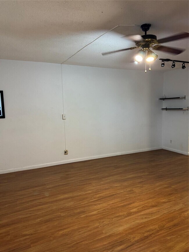 Building Photo - 6200 NE 22nd Way