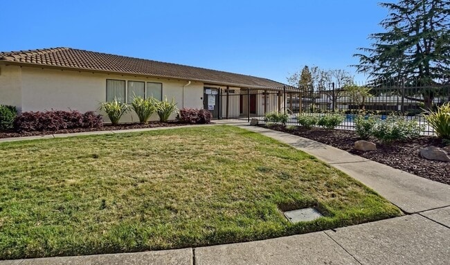 Building Photo - 5085 Valley Crest Dr