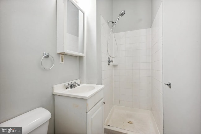 Building Photo - 2014 W Oxford St